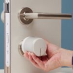 Zestaw inteligentny zamek Tedee Lock GO2 (aluminium) srebrny z białym przyciskiem + Tedee Bridge Wi-Fi + wkładka modułowa SLR 30-61/30 mm (typ C) + biała klawiatura Tedee 2.0 TKV2.0 PRO - obrazek 5