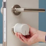 Zestaw inteligentny zamek Tedee Lock GO2 (aluminium) srebrny z białym przyciskiem + Tedee Bridge Wi-Fi + wkładka modułowa SLR 30-61/37-68 mm z zębatką (typ D) + biała klawiatura Tedee 2.0 TKV2.0 PRO - obrazek 7