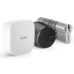 Zestaw inteligentny zamek Tedee Lock GO2 (aluminium) grafitowy z czarnym przyciskiem + Tedee Bridge Wi-Fi + wkładka modułowa SLR 30-61/37-68 mm (typ C)